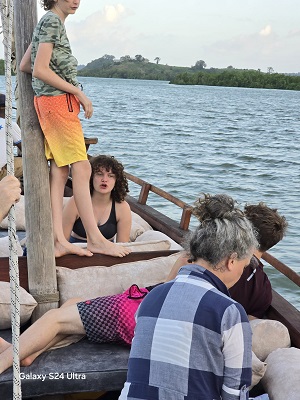 Afternoon Dhow Creek Cruise in Kilifi – Seafood BBQ and Authentic Swahili Treats