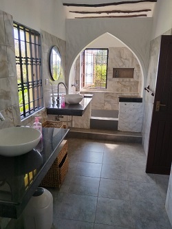 7 bedroom beachfront villa in Mtwapa