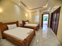 4 BEDROOM BEACH HOUSE