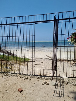 4 BEDROOM BEACH HOUSE